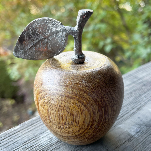 Deko Apfel, Holzapfel mit silbernem Stil und Blatt, 10cm, Mangoholz